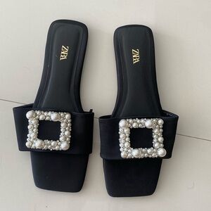 Black Zara sandals. US 6.5 / 7